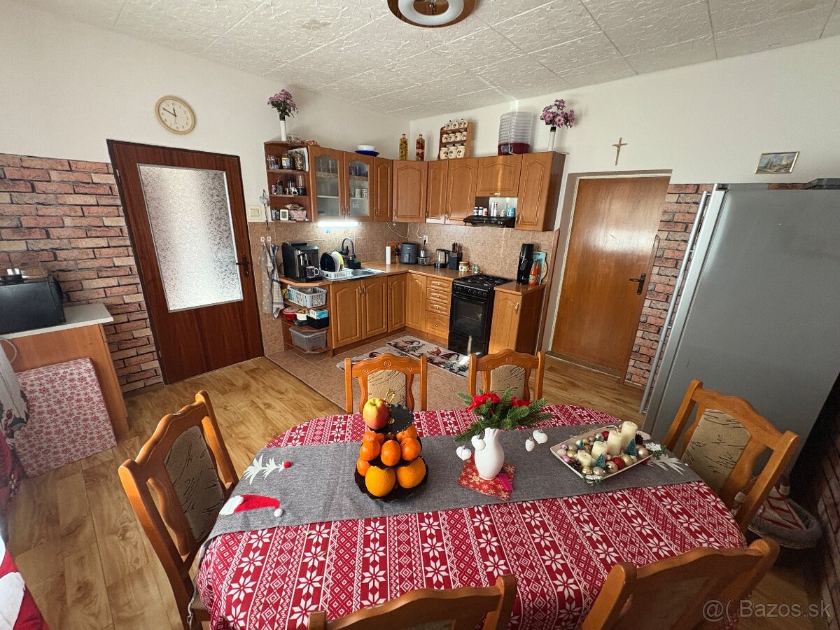 Predám veľký rodiny dom - 10