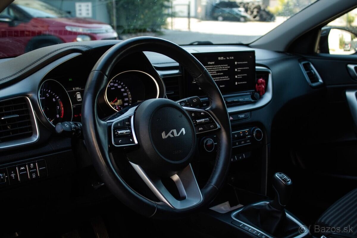 Kia Ceed - 10