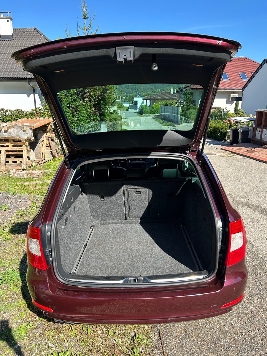 Škoda Superb Combi 2.0 TDI DSG - 10