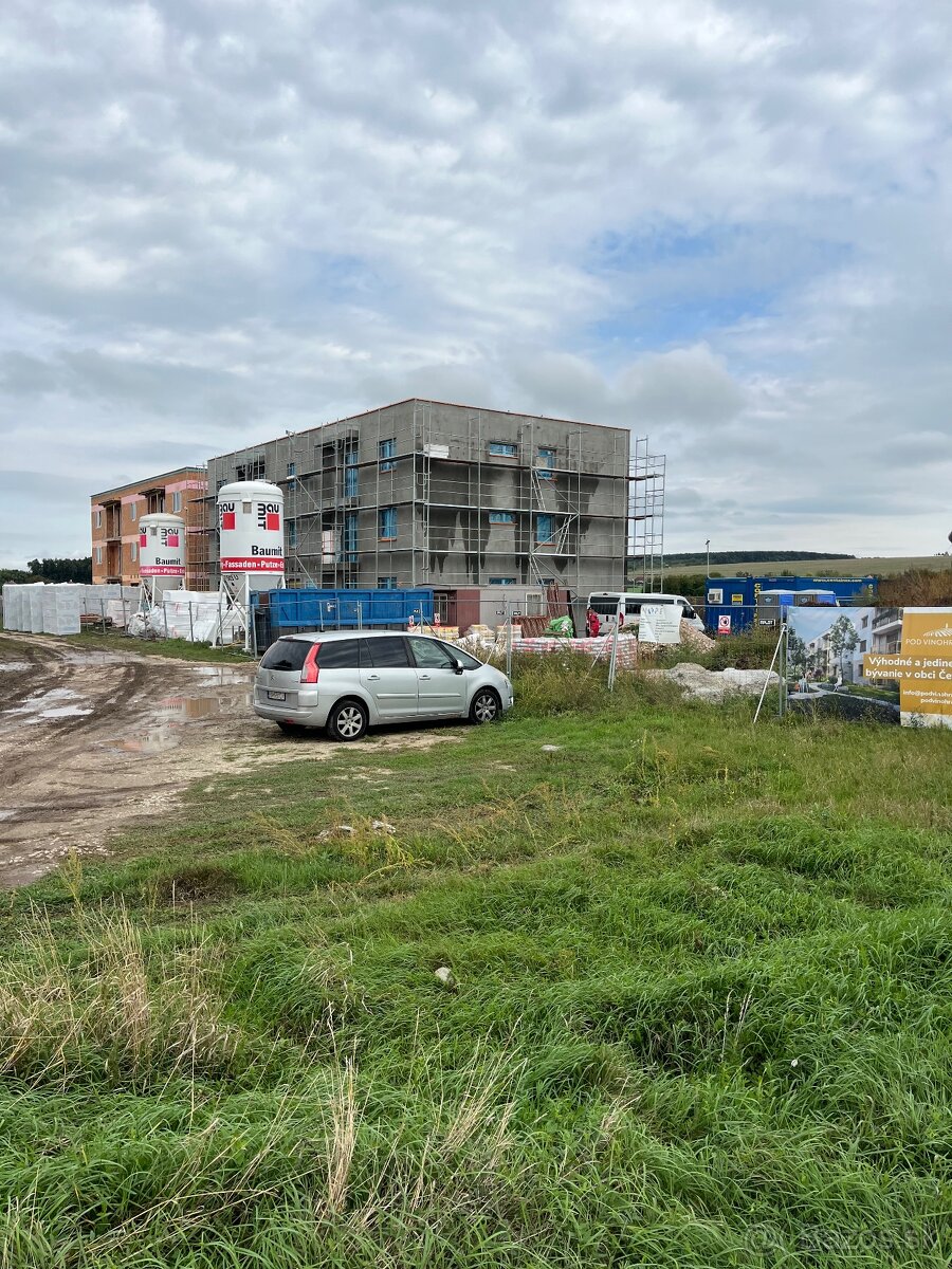 Investičná príležitosť 15 km od továrne na batéri - 10