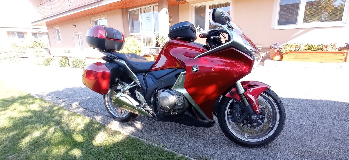 Honda VFR 1200f - 10