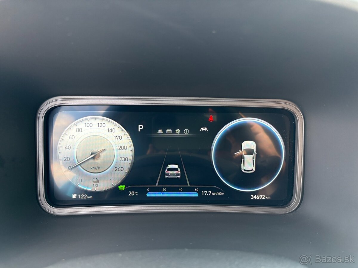 Hyundai Kona Electric 100 - 10