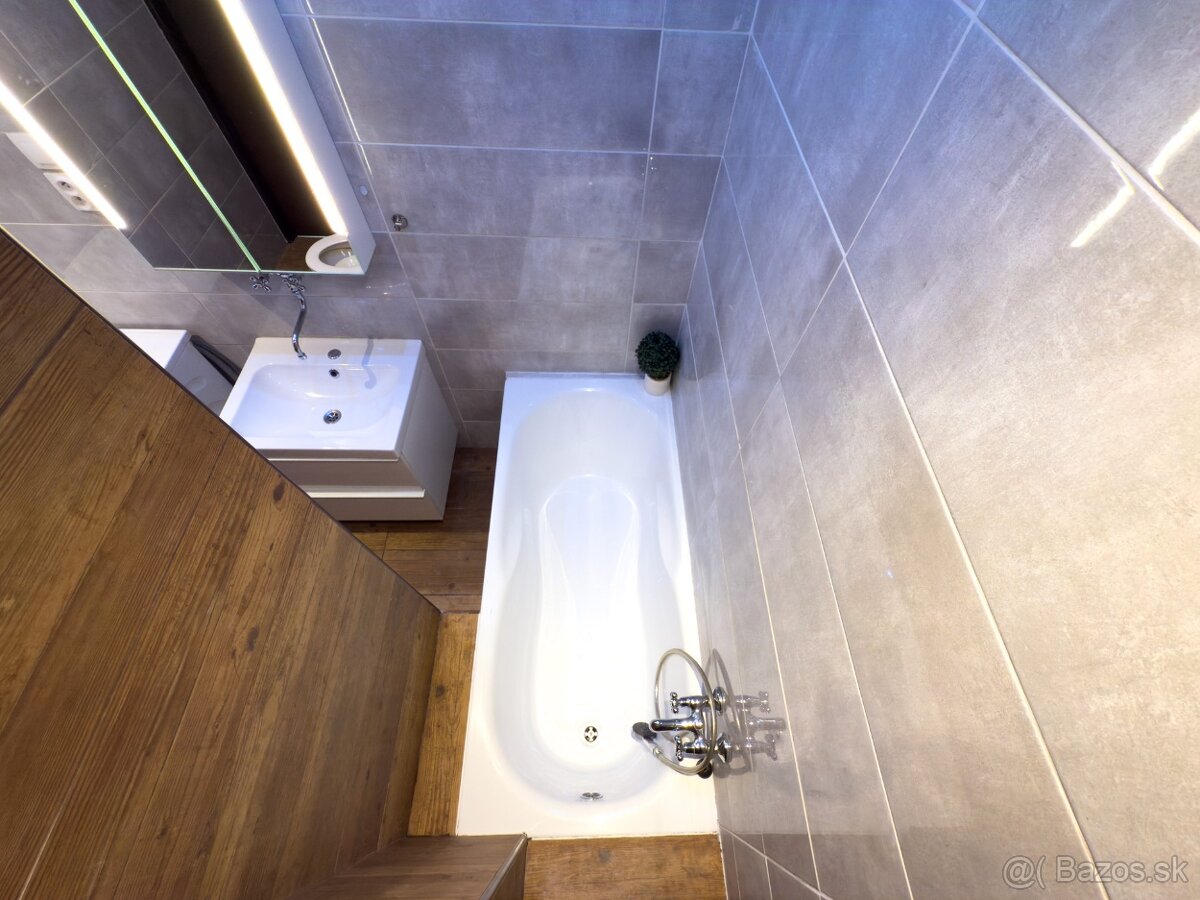 EXKLUZÍVNY PREDAJ-Kompletne prerobený 3 izb.byt s 2 balkónmi - 10