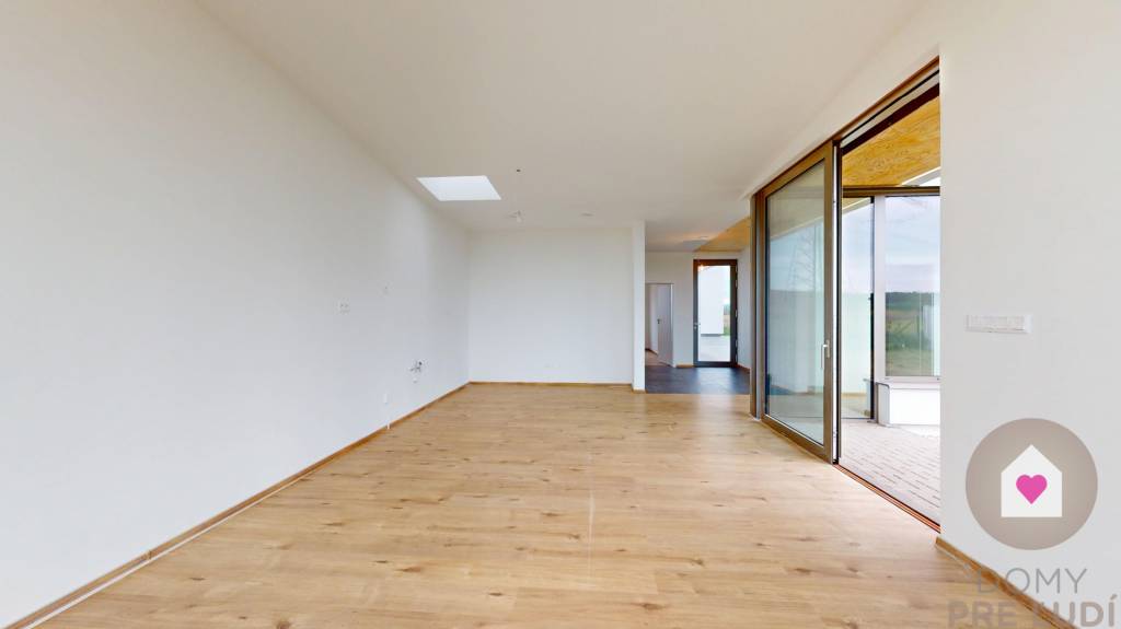 KOSTOLIŠTE - Skolaudovaná novostavba V ŠTANDARDE s hliníkový - 10