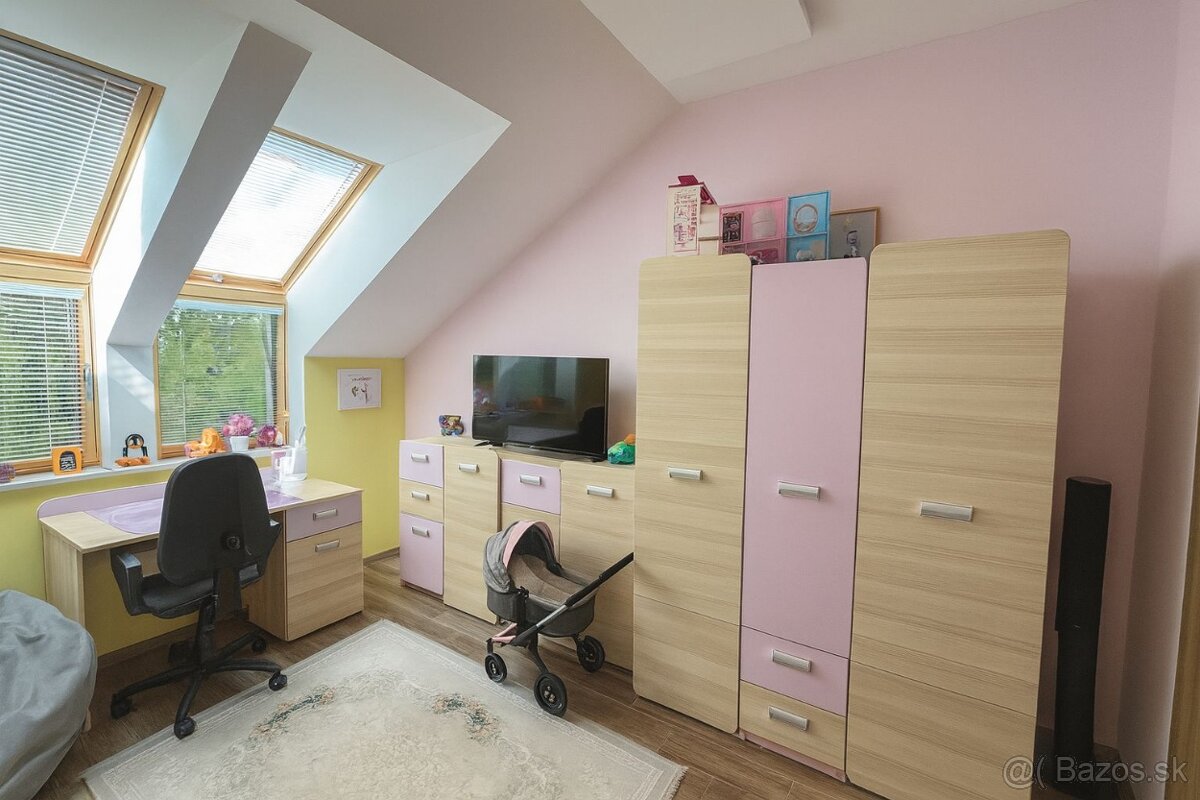 Krásny dom s bazénom, garážou a altánkom ZNÍŽENÁ CENA - 10