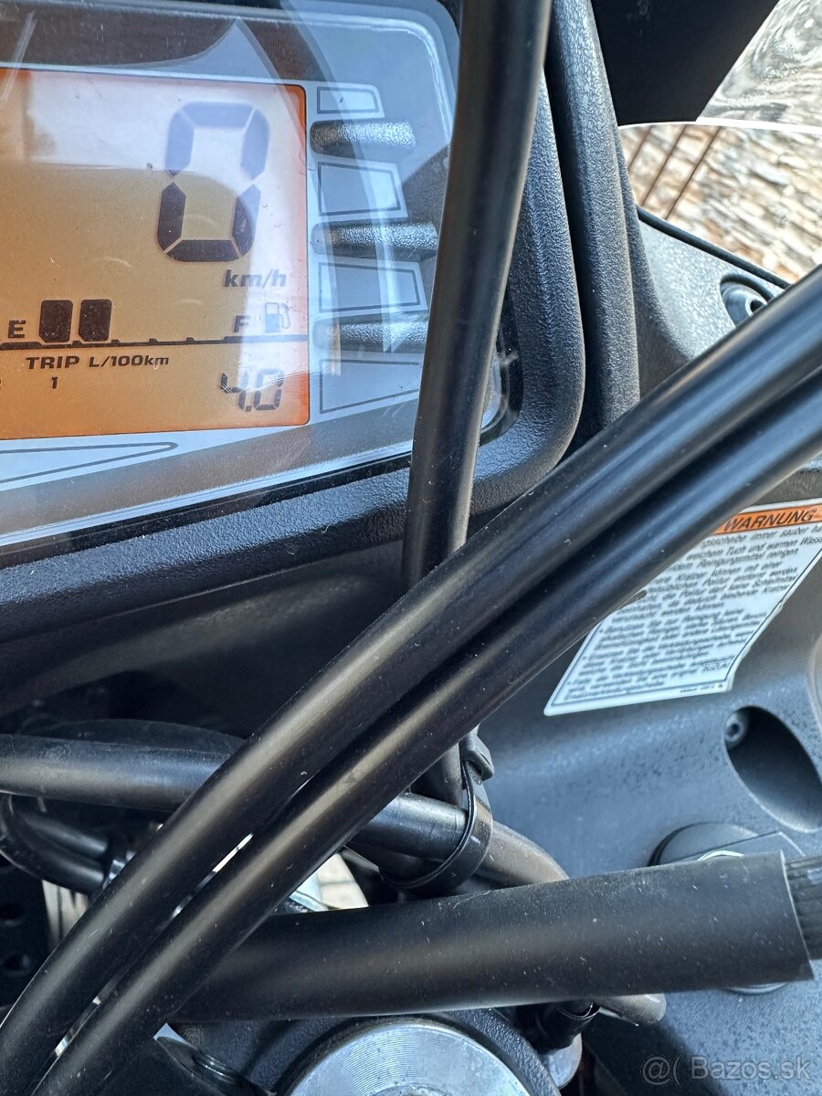 Suzuki V-Strom DL 650 - 10