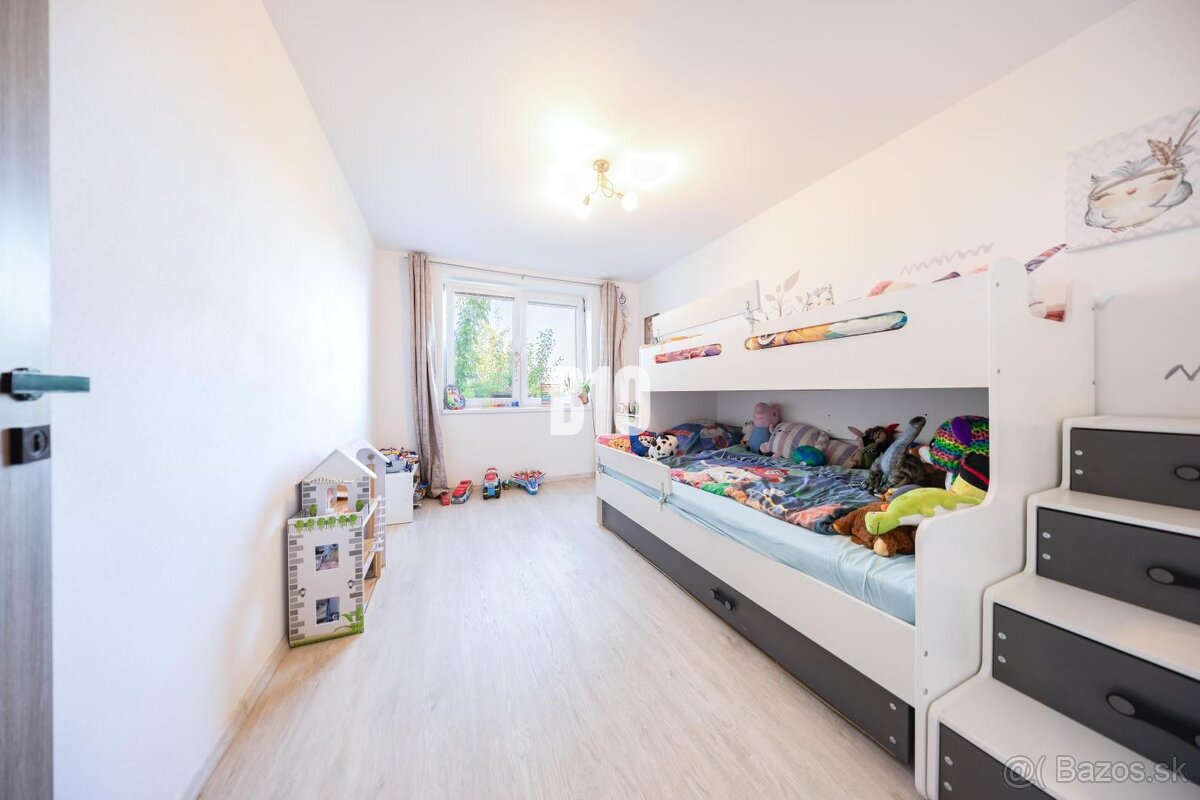 PRIESTRANNÝ 4 IZBOVÝ DVOJDOM V TICHOM PROSTREDÍ SLEPEJ ULICE - 10
