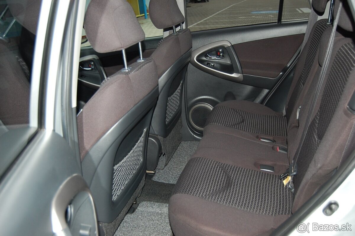 Toyota RAV4 2.0 benzín - 10