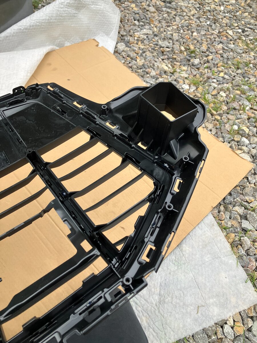 maska mrizka grill audi q7 20- cerna - 10