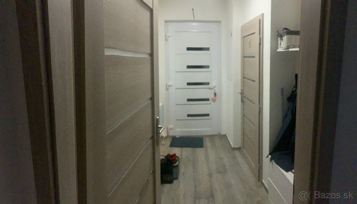 Rodinný dom s veľkorysou záhradou a parkovaním - 10