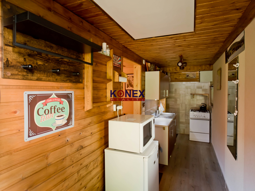 REKREAČNÁ CHATA na VINNOM JAZERE na predaj - 10