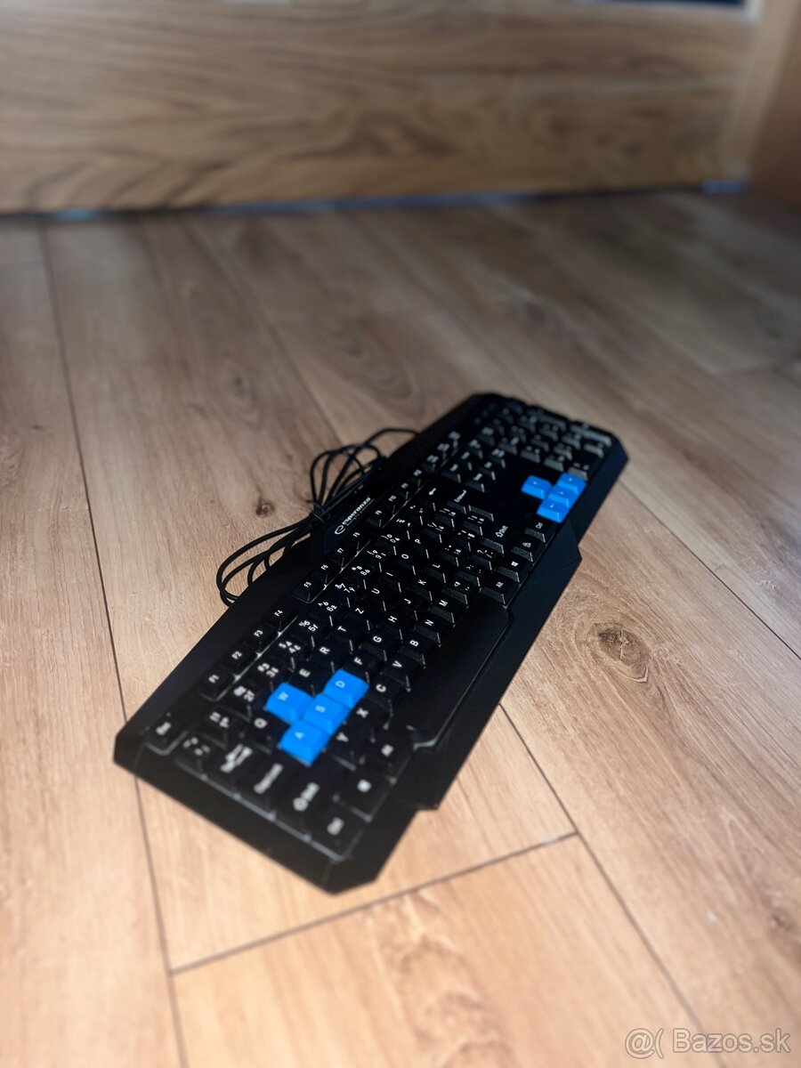 Stolový počítač Dell - 10