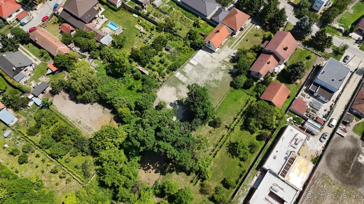 VYDRANY RODINNÝ DOM NA 1760M2 POZEMKU - 10