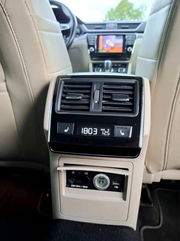 Superb Combi 2,0 TDI Style 110kW Alcantara - 10