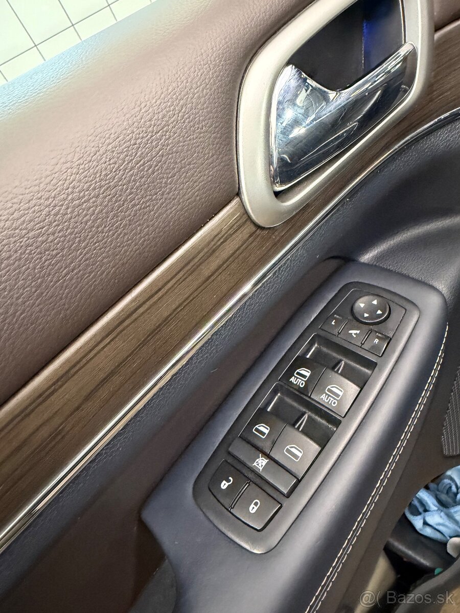 Jeep Grand Cherokee Overland - 10