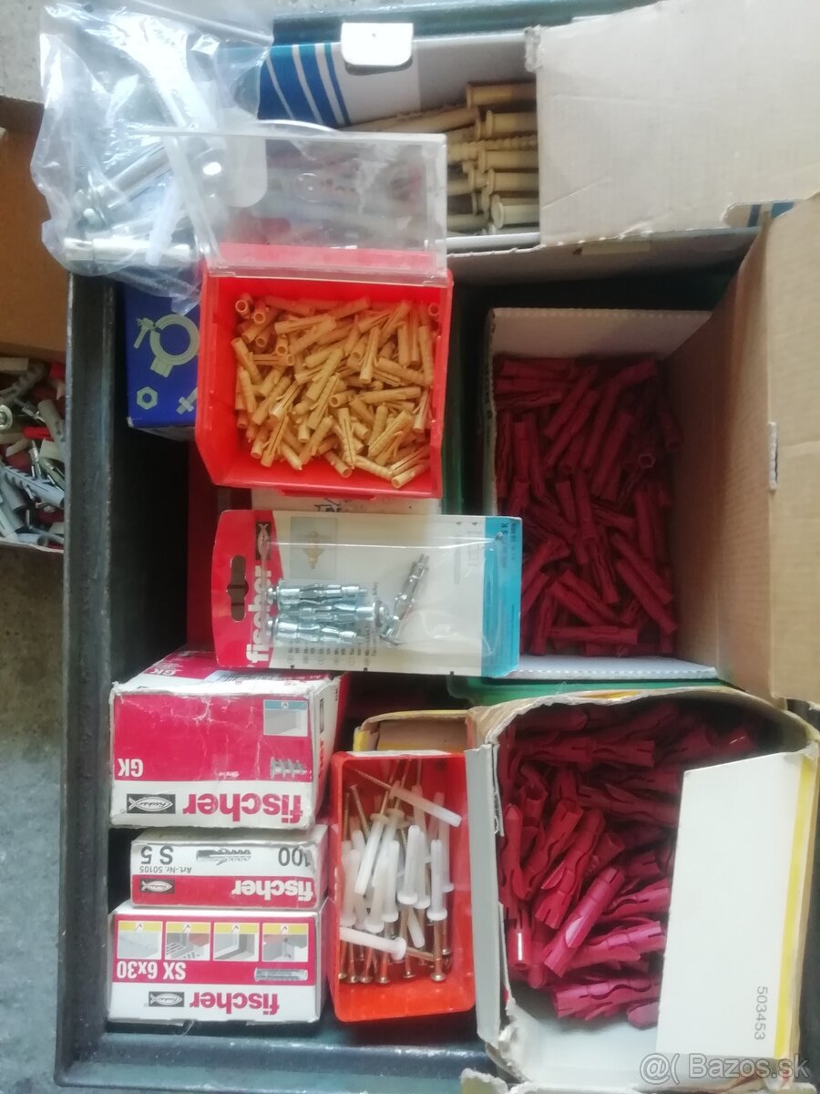 Spojovací materiál Hmozdiny a natlkacky - 10