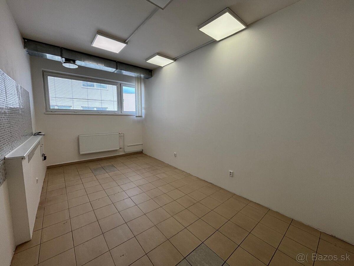 Prenájom kancelárskych priestorov v OD Prior v širšom centre - 10