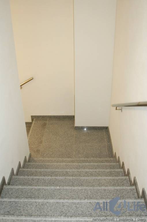 Investičná príležitosť: Moderná budova na bytový projekt v P - 10