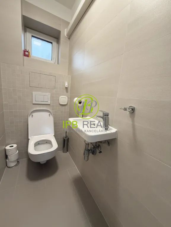 3-izb. byt s veľkou terasou a parkovaním v novostavbe v Pezi - 10