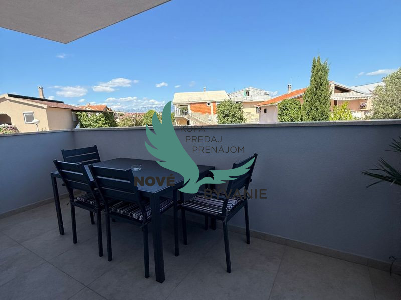 Zariadený apartmán s výhľadom na more len 300m od mora - 10