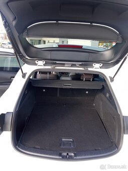 Toyota Corolla Combi 2.0 Hybrid Trek e-CVT - 10