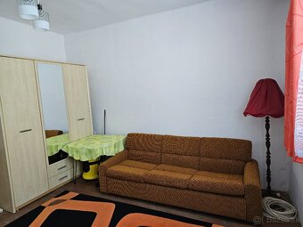 Zachovalý rodinný dom s veľkým pozemkom blízko KNM - 10