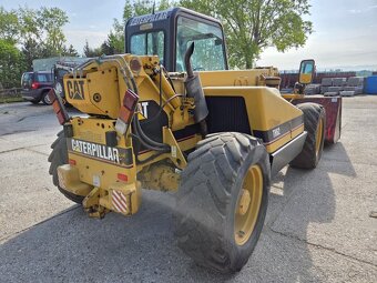 Teleskopický manipulátor CATERPILLAR TH62 - 10