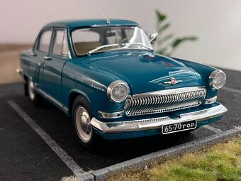 1:18 VOLGA GAZ 21R - Tyrkysová -  IST Models - 10