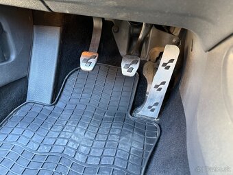 VW Golf 5 1.9 TDI 77KW R-Line - 10