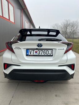 Toyota C-HR 1.8 Hybrid Dynamic E-CVT FWD - 10