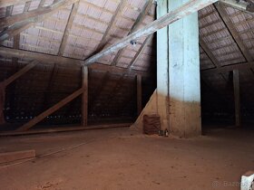 Rodinný dom 1+4, nová strecha, kúrenie, garáž - 10