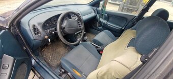 Lacno rozpredám Mazda 323 na náhradné diely - 10