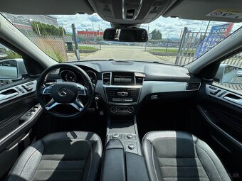 Mercedes-Benz ML500 - 10