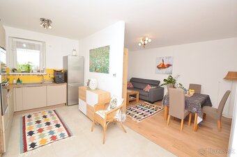 Predaj priestranný 2i byt s 7,15 m2 terasou, pivnica, Rajka - 10