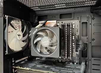 Ryzen 7 3800XT \16GB\RTX 2080Ti\SSD\850W Zdroj - 10