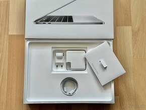 TOP MacBook Pro 13", 2.9GHz i5/8GB/256GB, Touchbar - 10