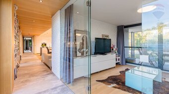 Na predaj 4 izobová luxusná vila s wellnesom a s bazénom - 10