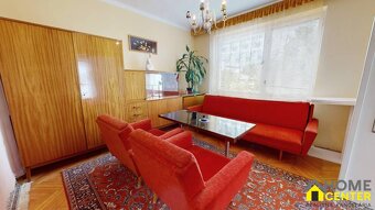 NA PREDAJ POSCHODOVÝ RODINNÝ DOM S GARÁŽOU NA UL. B. NĚMCOVE - 10