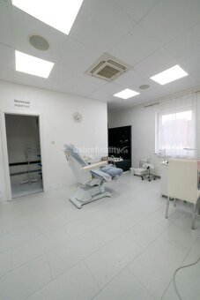 Krásne priestory na podnikanie do prenájmu v centre Rimavske - 10