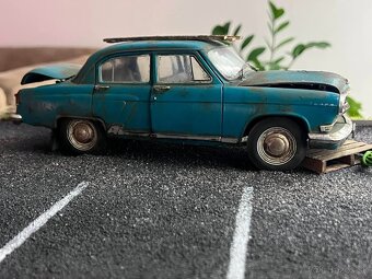 1:18 VOLGA GAZ 21R - Tyrkysová - IST Models (vrak) - 10