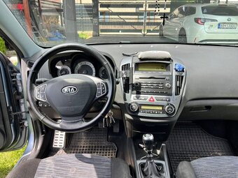 KIA Ceed sw 1.6 Benzin full vybava - 10