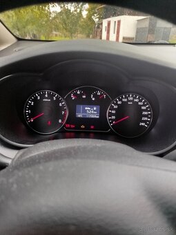 Kia Carens REZERVOVANÉ - 10