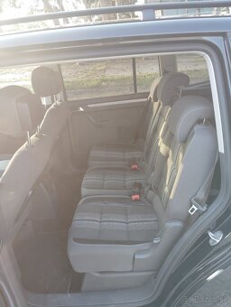 Volkswagen Touran benzín - 10