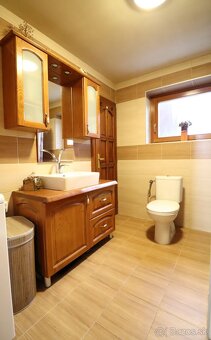 Rodinný dom s podnikateľským potenciálom vo výbornej lokali - 10