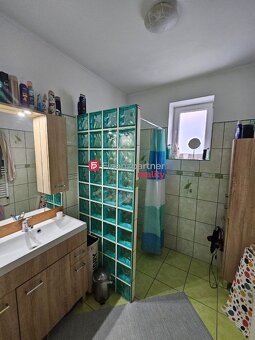 Znížená cena - Na predaj starší dvojgeneračný dom s veľkým p - 10