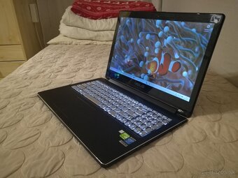 Asus. (2-v-1) konvertibilný notebook s dotykovým displejom. - 10