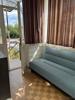 NA PREDAJ: Slnečný rodinný dom s veľkou záhradou v pokojnej - 10