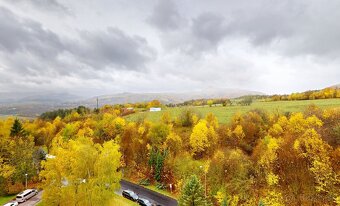 Moderný komplet zrekonštruovaný 3 izbový byt s balkónom - 10
