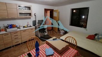 Dva malebné vidiecke domy na rozľahlom pozemku (1,6ha) v osa - 10