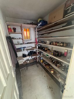 Rodinný dom v obci Chràmec + 2 studne + zàhradný dom s krbom - 10
